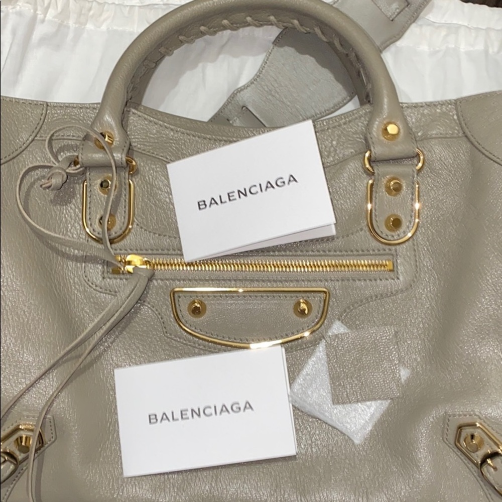 SOLD🎉🎉Authentic Balenciaga Metallic City Edge✨ - Picture 8 of 9